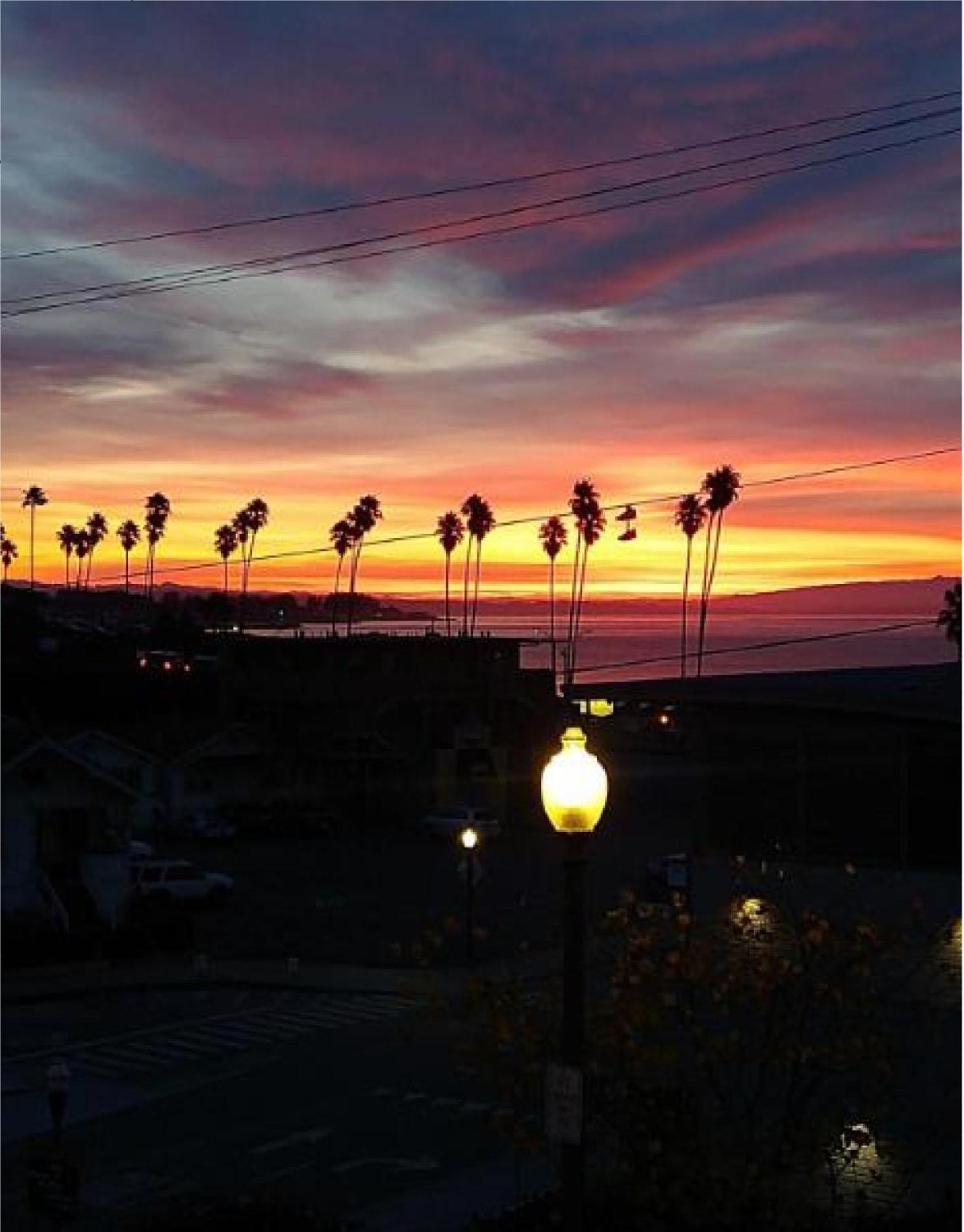 Howard Johnson By Wyndham Santa Cruz Beach Boardwalk Экстерьер фото