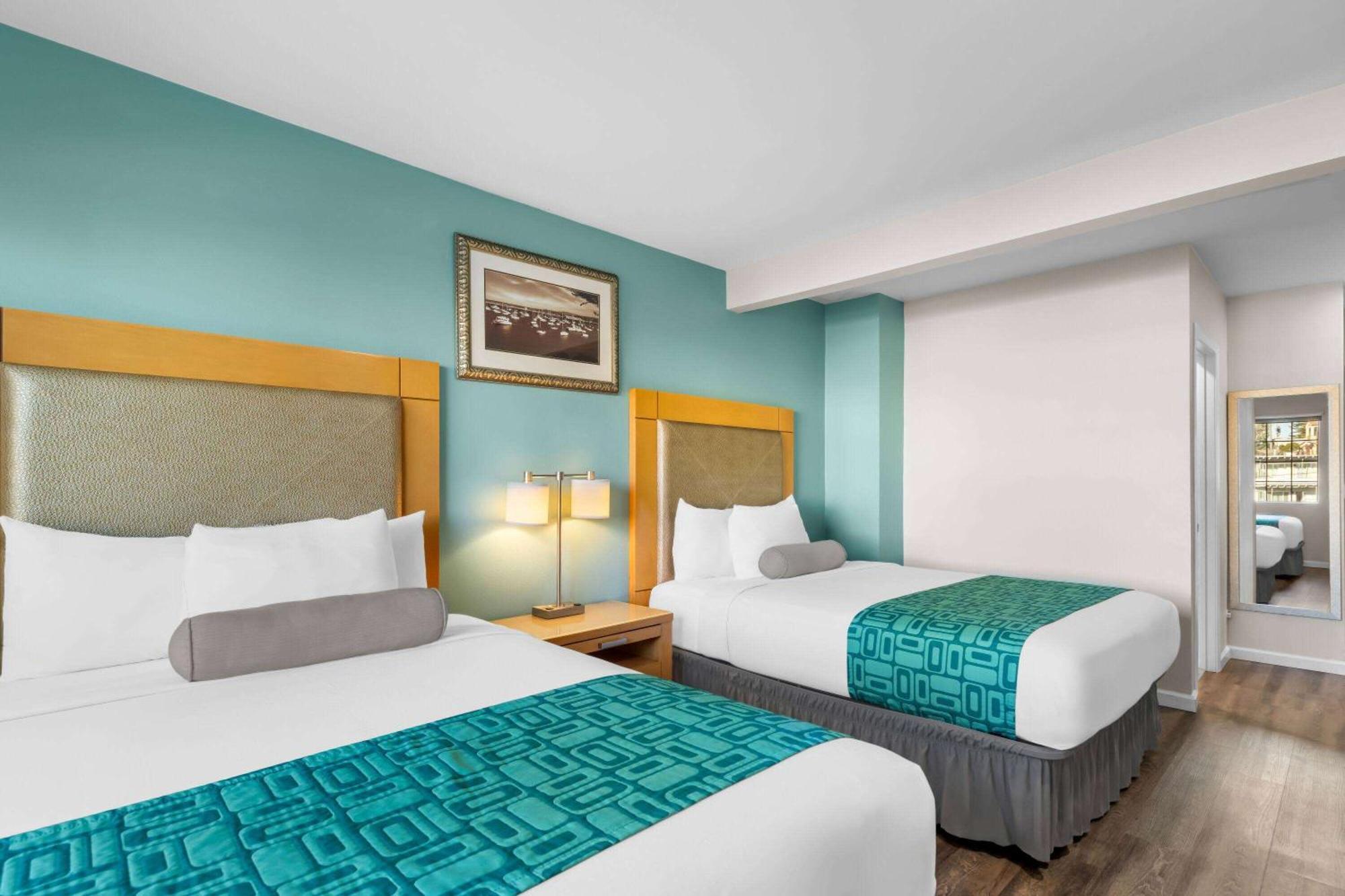 Howard Johnson By Wyndham Santa Cruz Beach Boardwalk Экстерьер фото