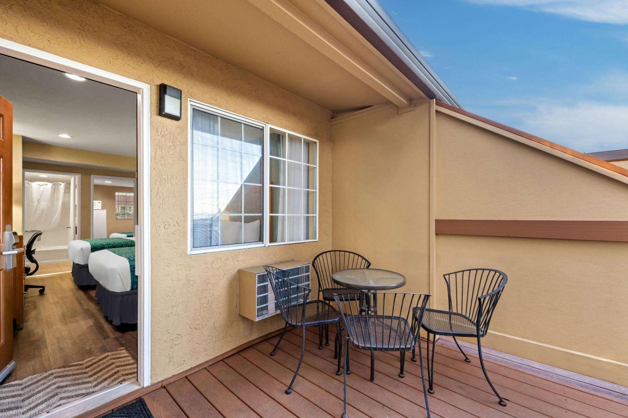 Howard Johnson By Wyndham Santa Cruz Beach Boardwalk Экстерьер фото