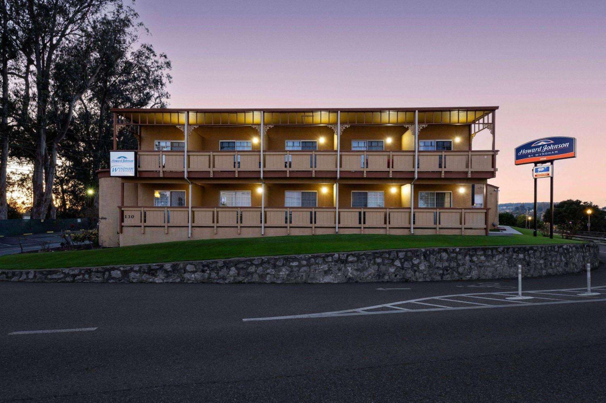 Howard Johnson By Wyndham Santa Cruz Beach Boardwalk Экстерьер фото
