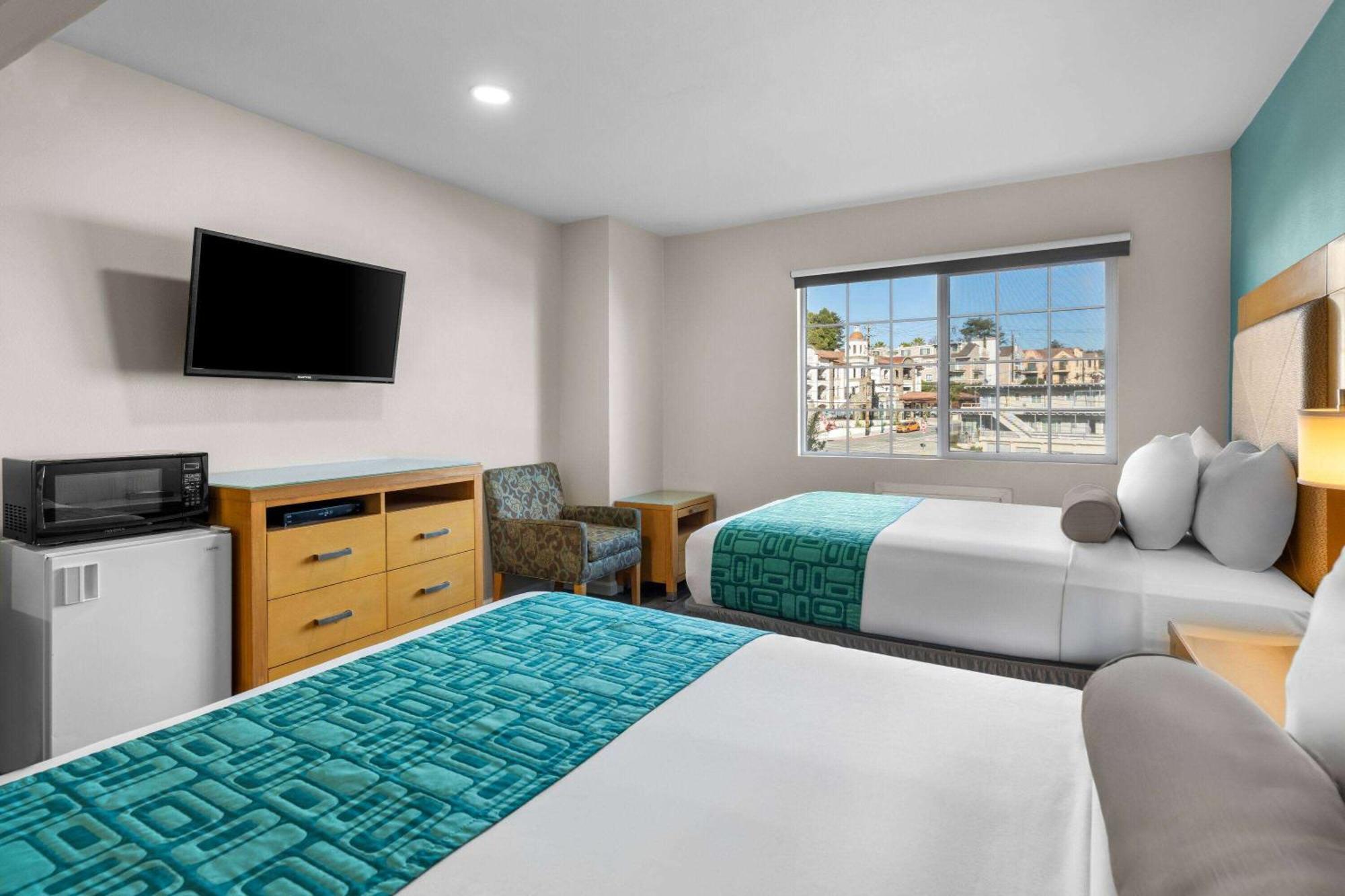 Howard Johnson By Wyndham Santa Cruz Beach Boardwalk Экстерьер фото
